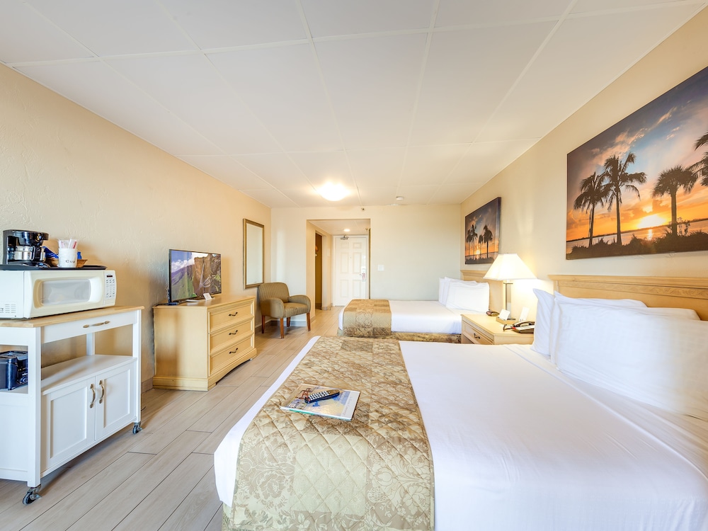 Beachside Hotel 18/60