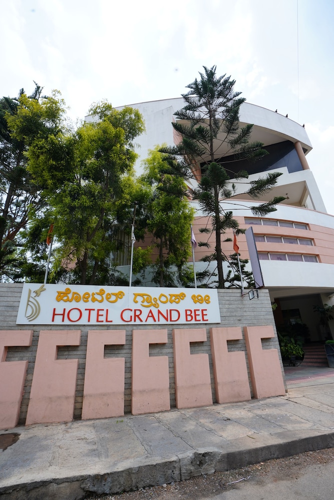 HOTEL GRAND BEE 50/50