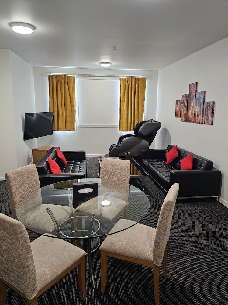 Ramada by Wyndham Hamilton City Center 30/50