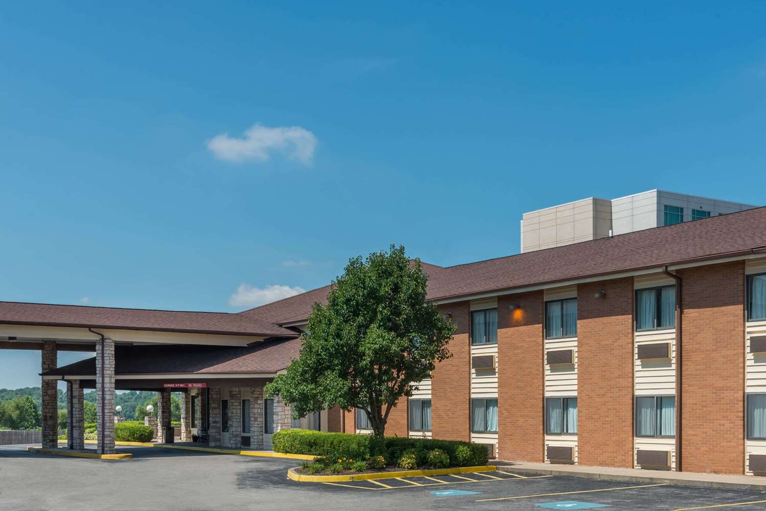 Baymont by Wyndham Metropolis 2/34