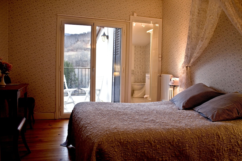 HOTEL LES TILLEULS 6/28
