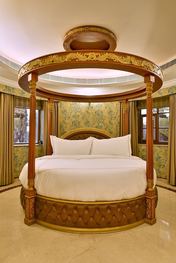 Palace, Suite, King Bed, Round Bed