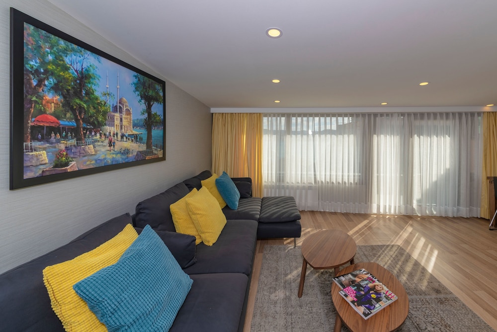 Feri Suites 27/50