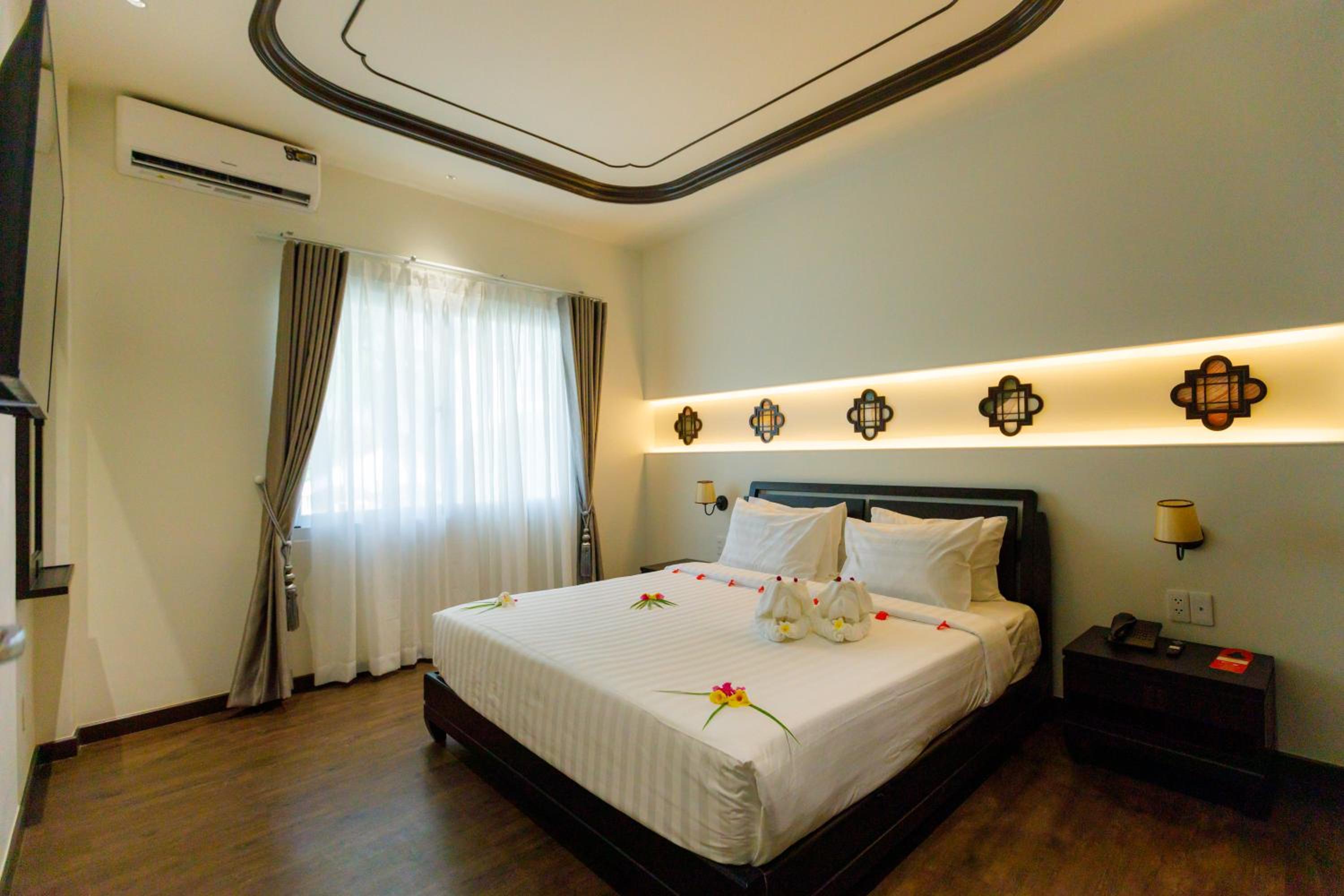 Executive, Suite