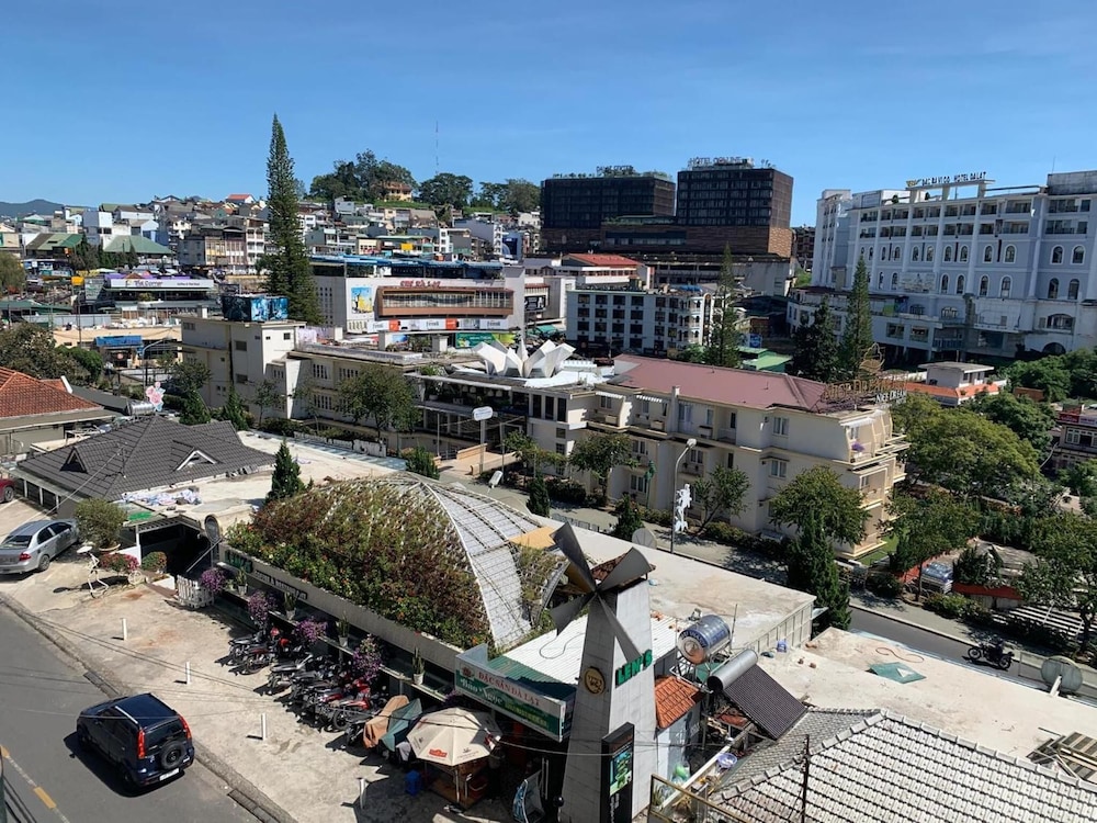 Royal Hotel Dalat 54/57