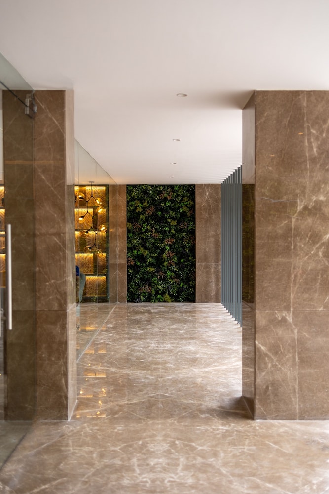 Golden Tulip Bhopal 8/50