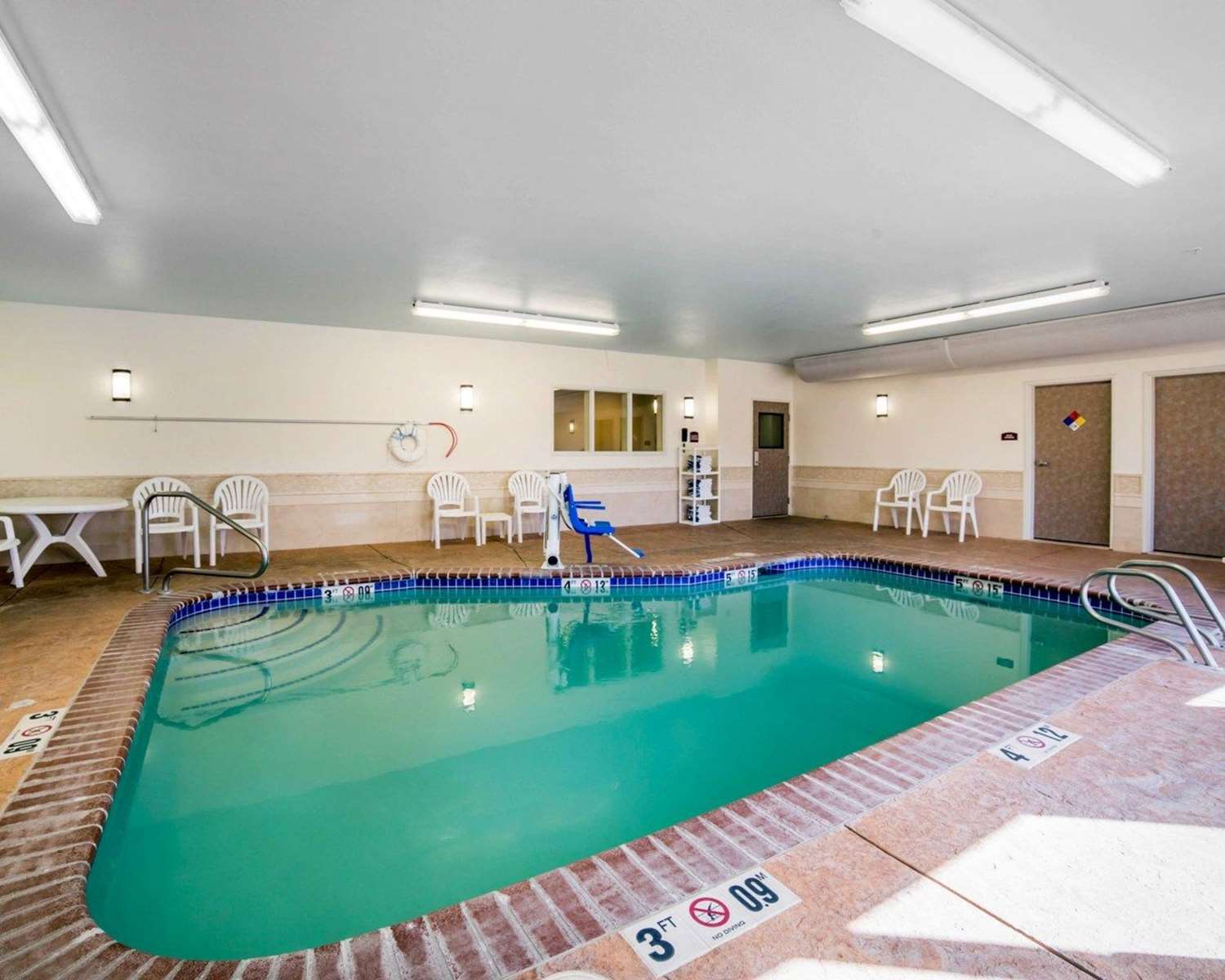 Comfort Suites Fernley 16/34