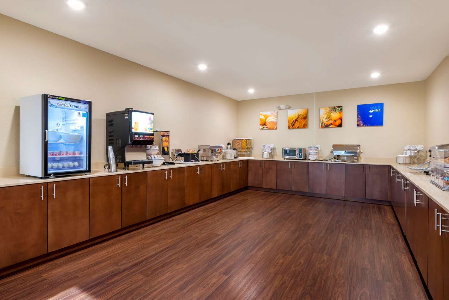 Comfort Inn & Suites Mankato, MN 6/30