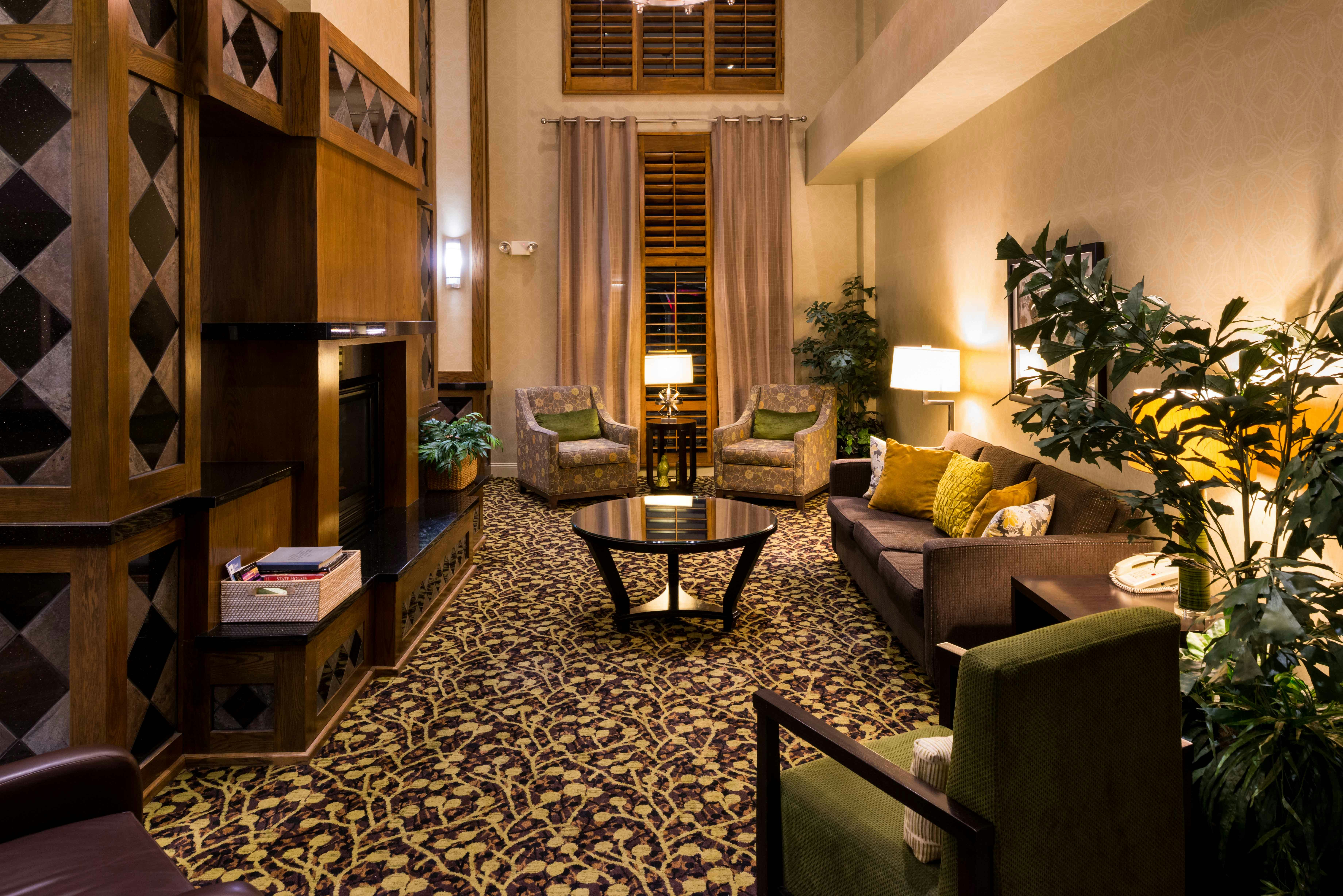 Hampton Inn Suites Carson City 35/56