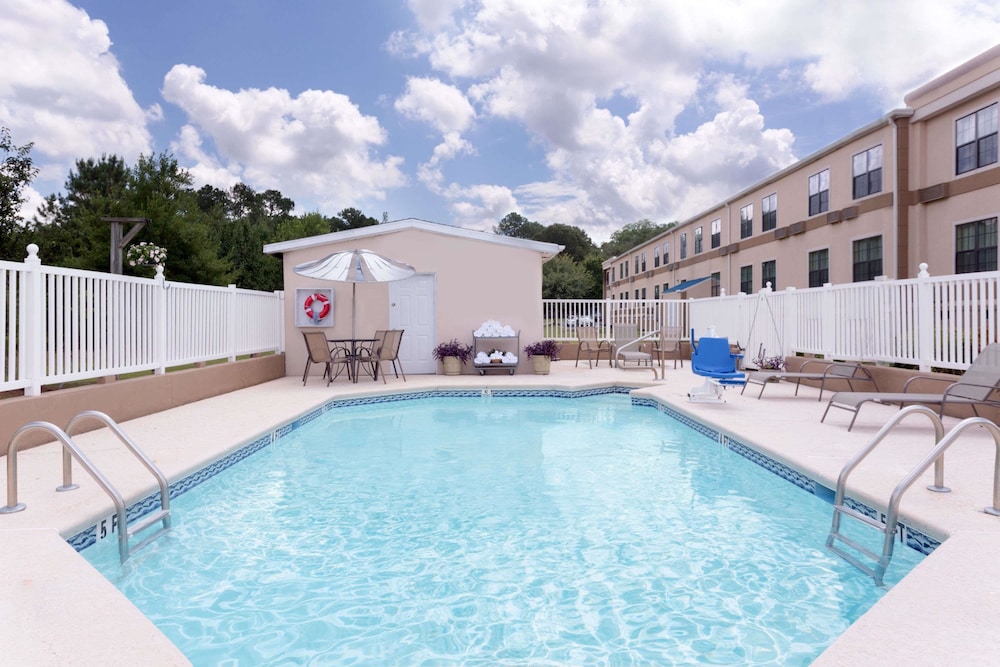 Travelodge By Wyndham Perry GA 4/33