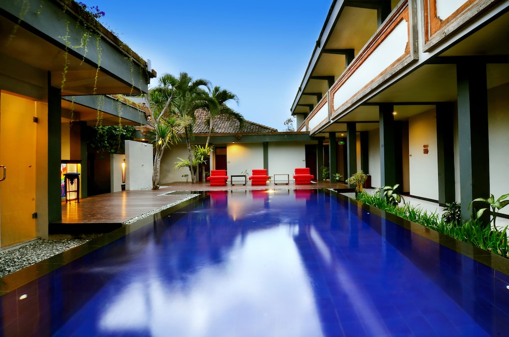 The Yani Hotel 33/57