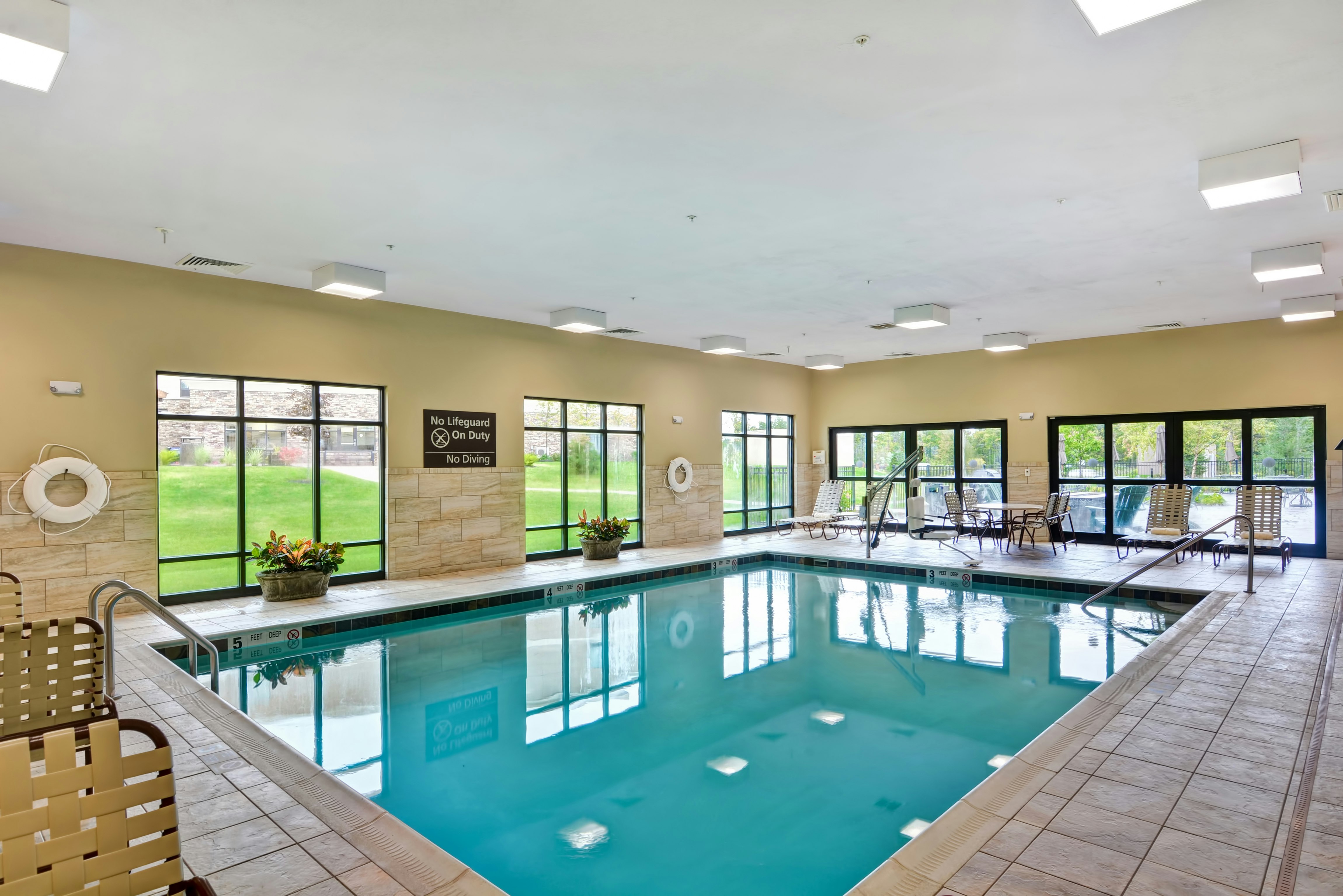 Hampton Inn and Suites New Hartford 32/64