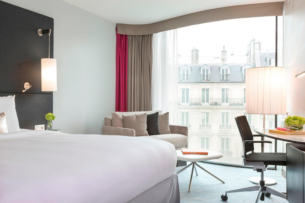 Renaissance Paris Arc de Triomphe Hotel 13/31