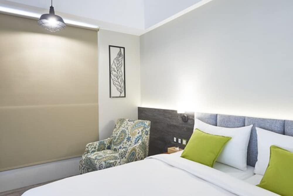 Z Hotel 30/59