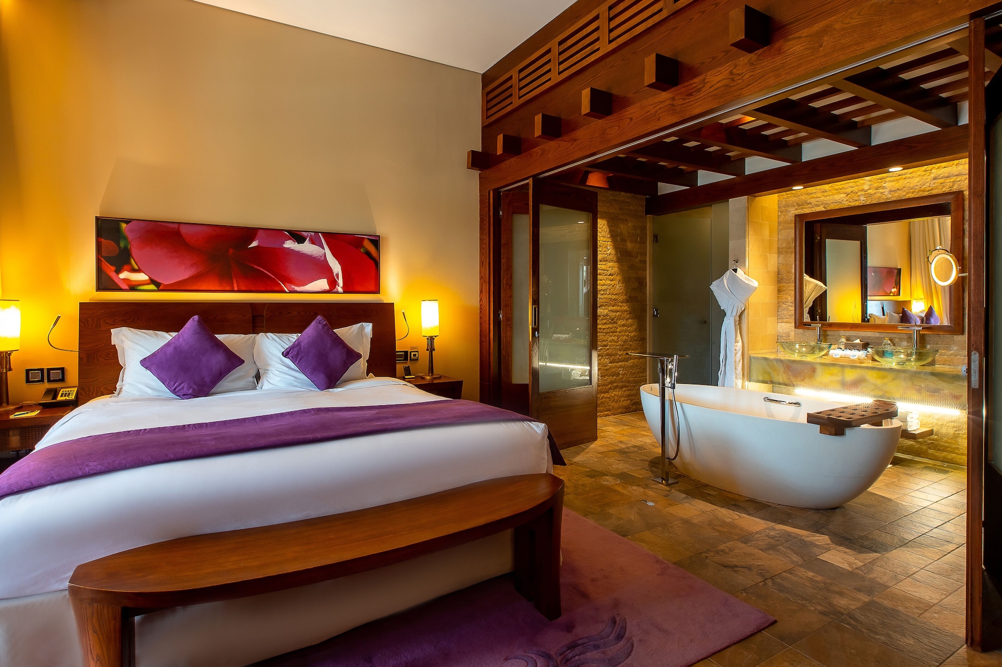 JUNIOR SUITE, KING BED, SEA VIEW, SOFA, BALCONY