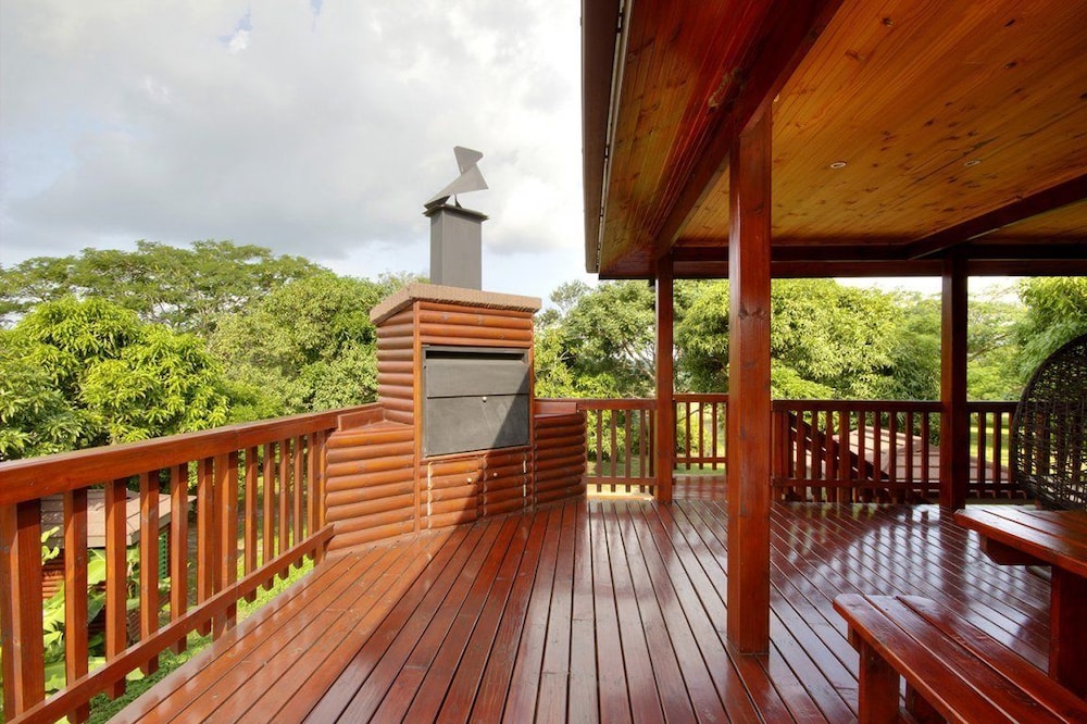 Monzi Safari Lodge 64/69