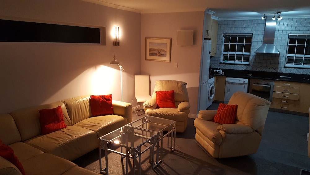 Constantia Cottages 16/50
