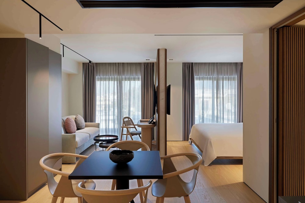 Dusit Suites Athens 54/58