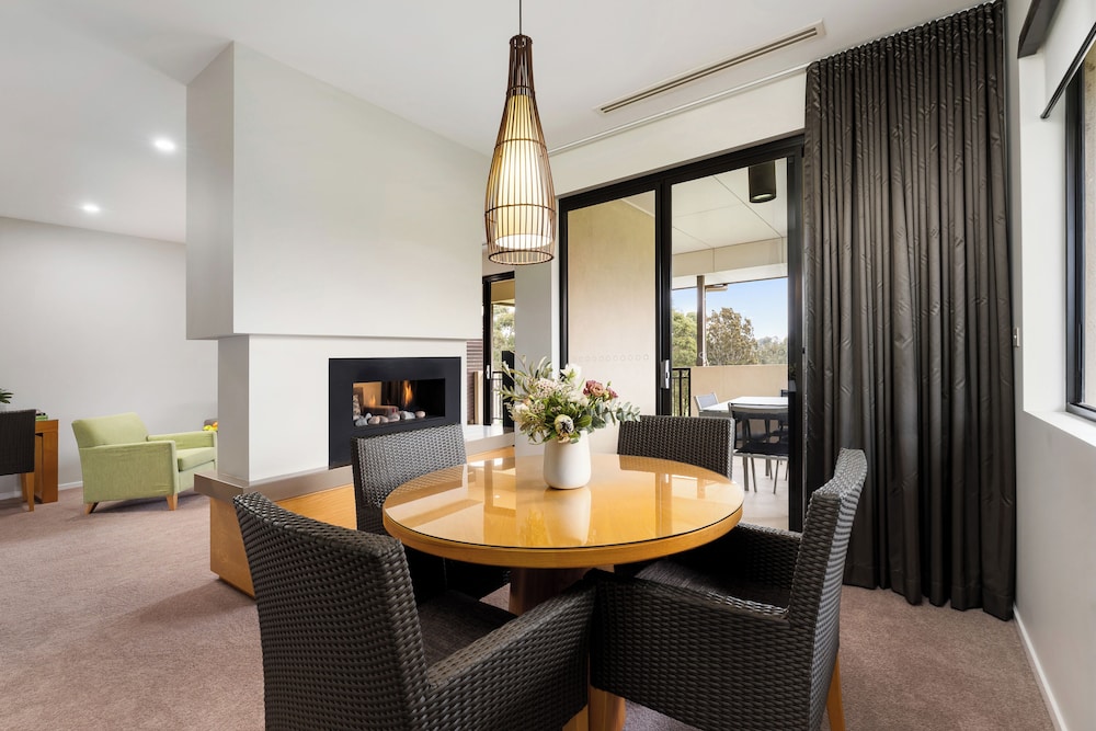 Chateau Elan At the Vintage Hunter Valley 40/50