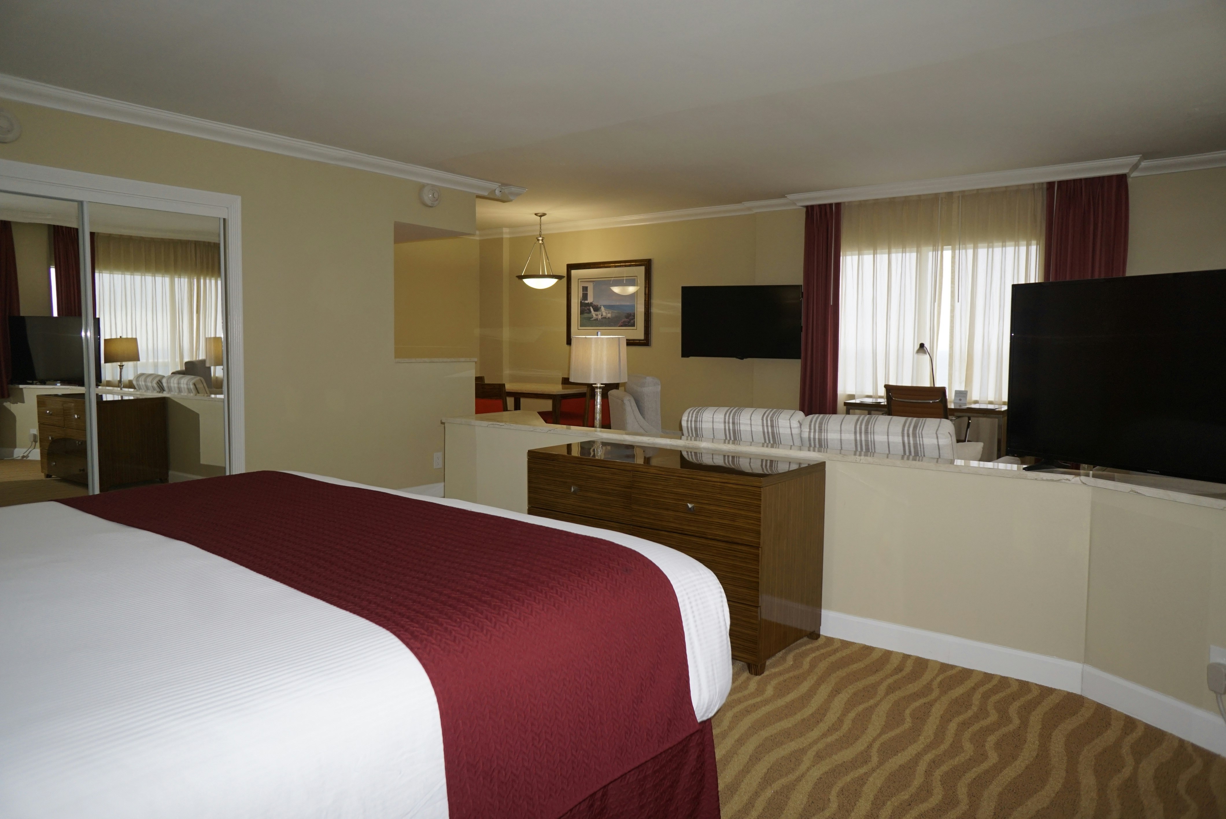 Ocean Sky Hotel And Resort 24/76