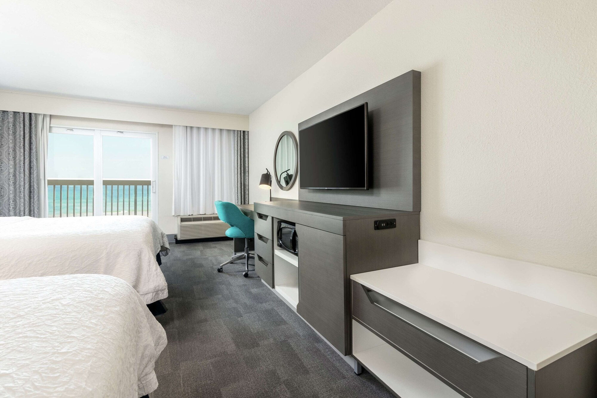 غرفة بسريرين كوين بشرفة، Hampton Inn Daytona Beach Shores 3/5