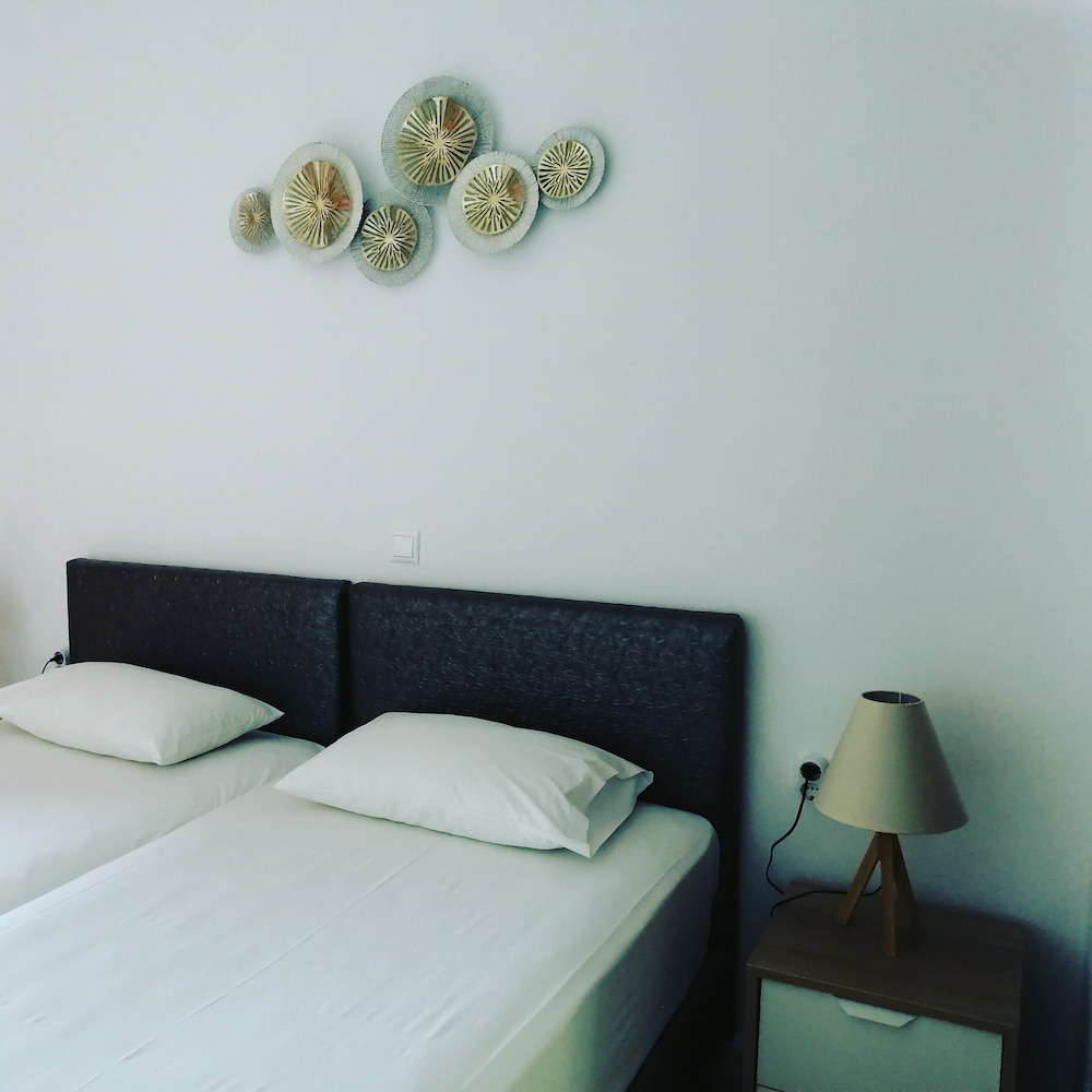 ARONIS APARTMENTS 13/58