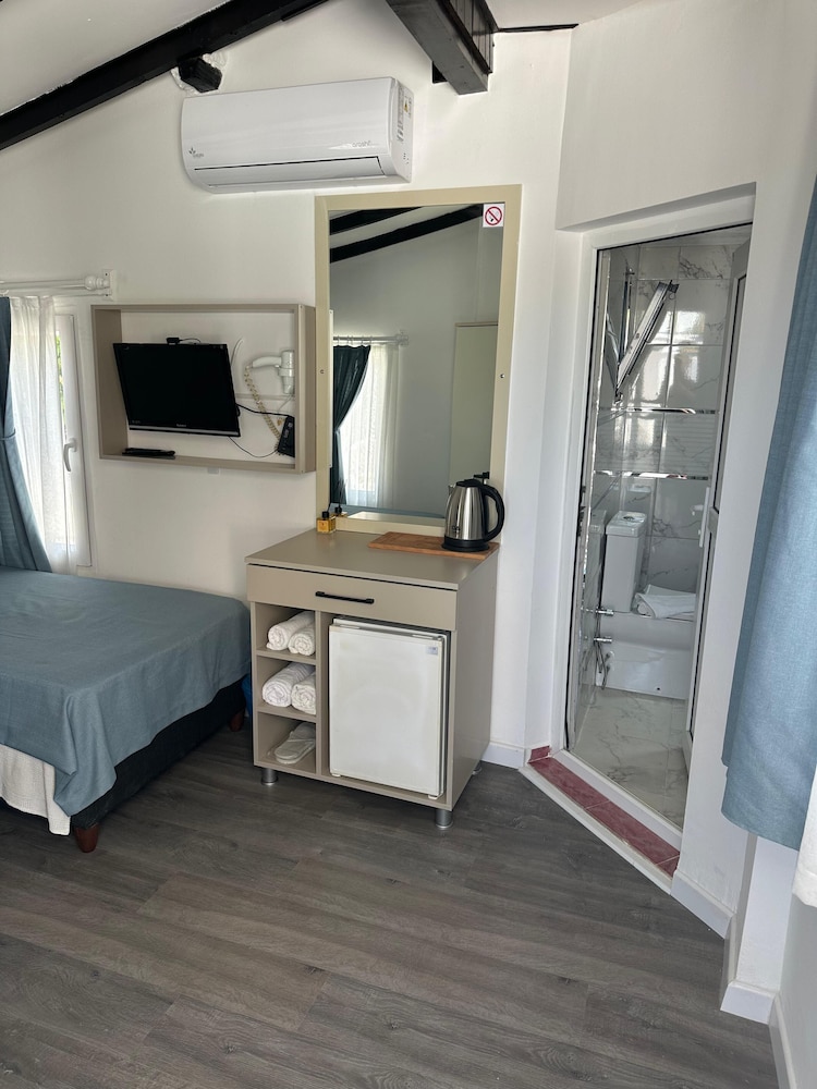 HOTEL LETOON 12/50