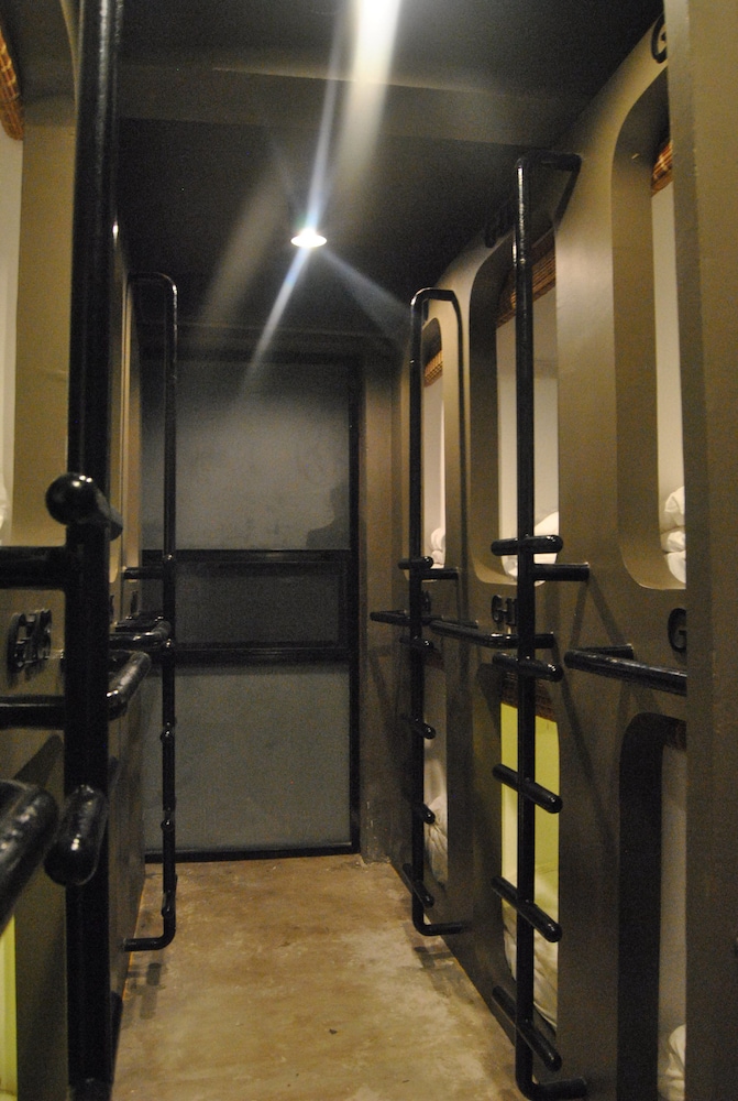 Capsule Hostel Chiangkhan 10/19