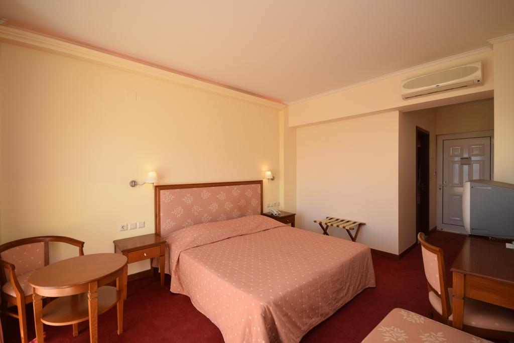 Room, Double or Twin Bed, City View