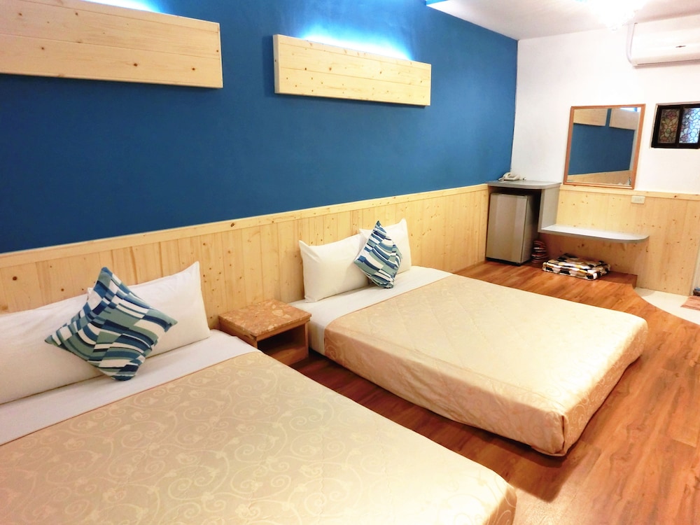 ROOM, QUADRUPLE