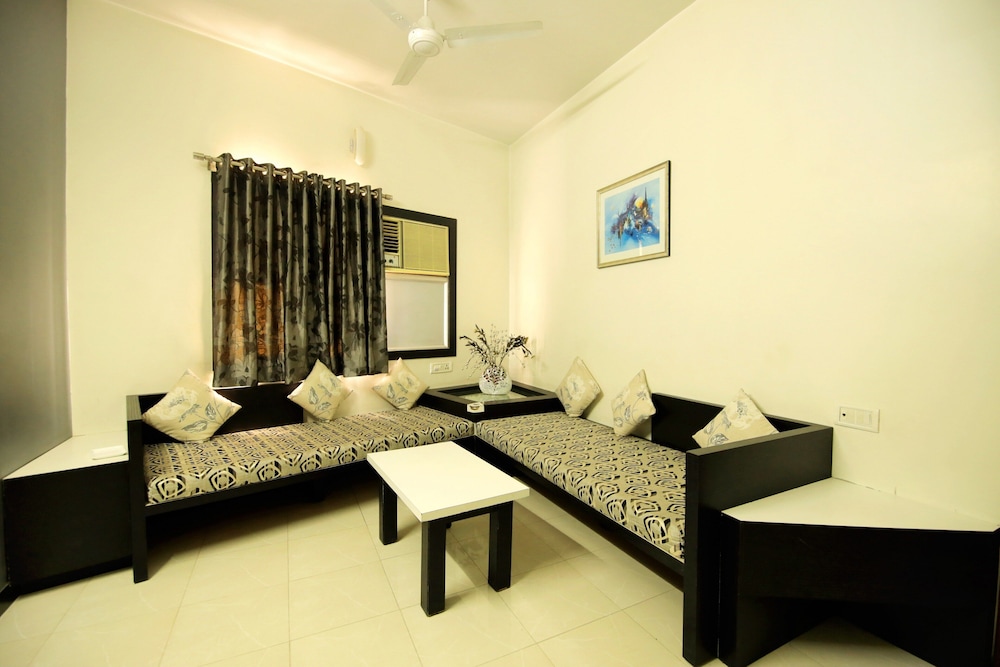 Ashish Palace 45/47