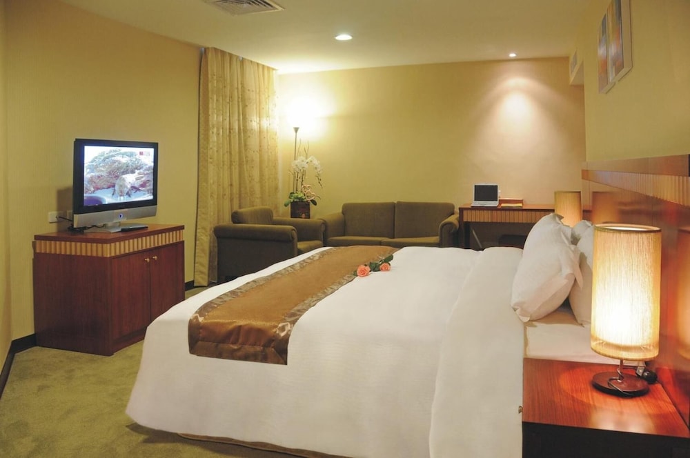 Eastern Beauty Hotel 10/26