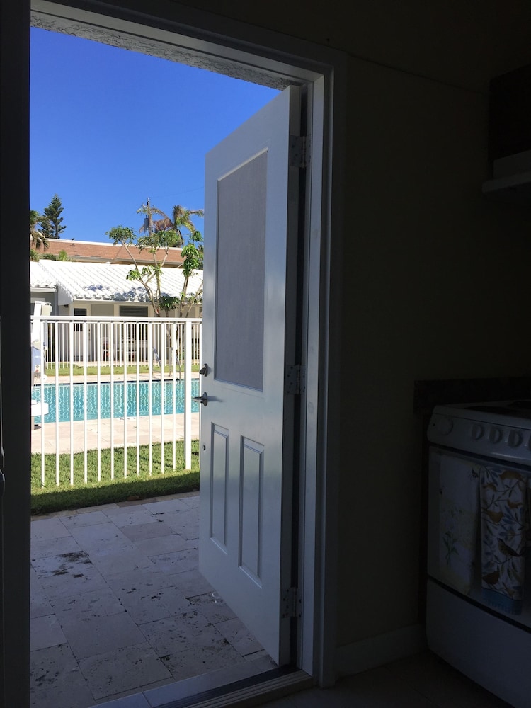 Coral Key Inn 4/71