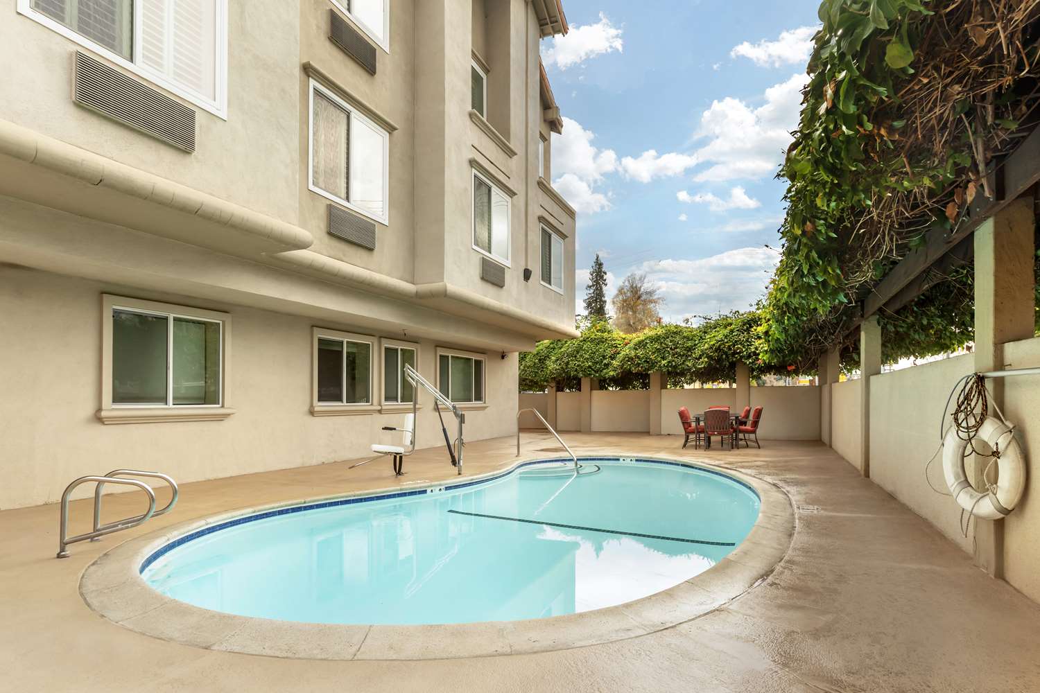 Best Western Plus Airport Plaza 35/36