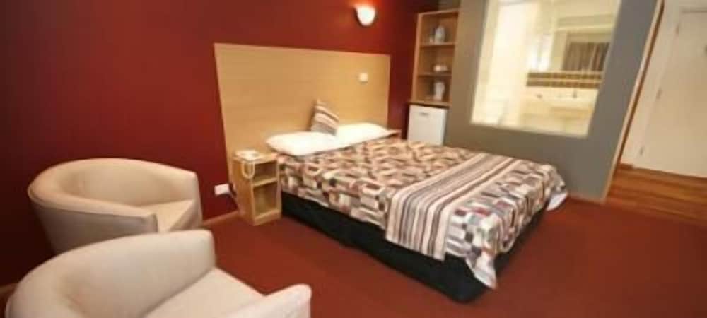 Forbes Victoria Inn 18/55