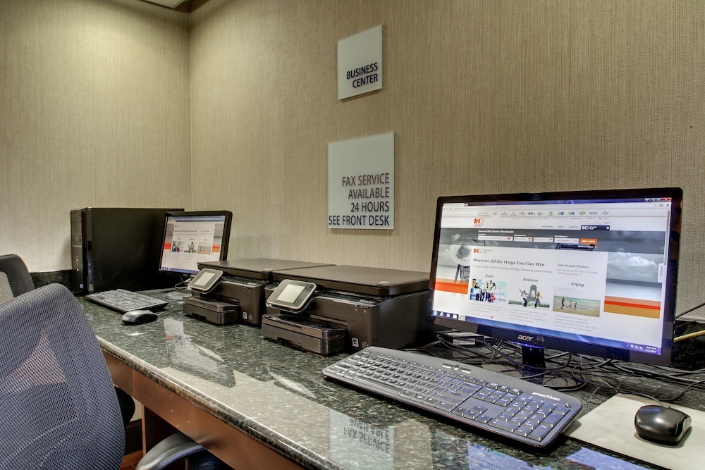 Holiday Inn Express Fort Campbell-Oak Grove 32/48