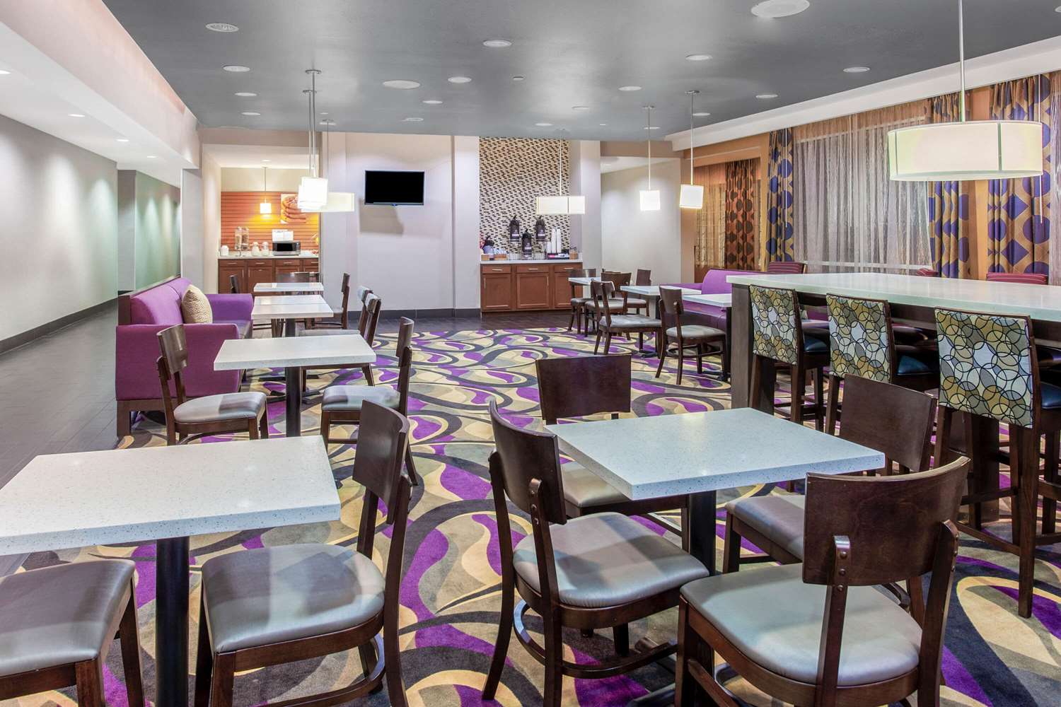 La Quinta Inn Suites Luling 13/23