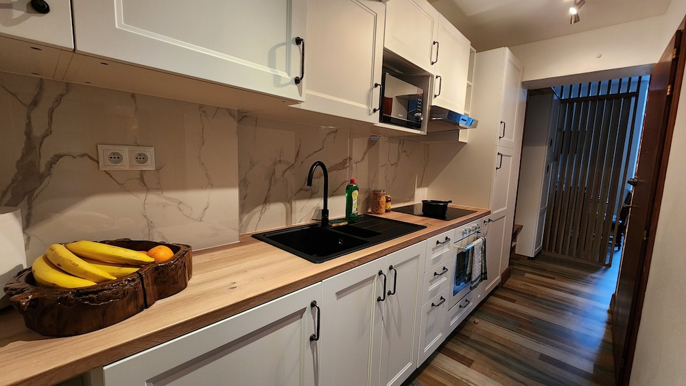 Private & Comfortable Apartments 50/51