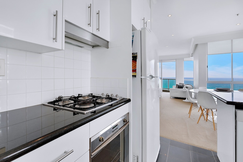 Pacific Views Resort 18/73