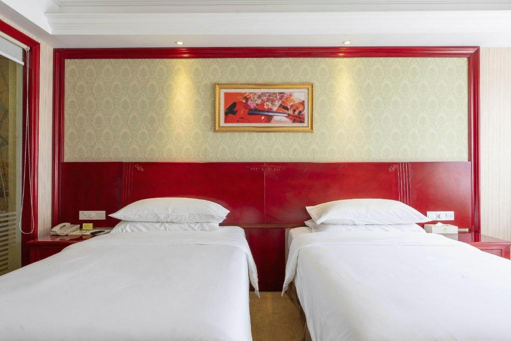 Vienna Hotel (Chongqing Changshengqiao Metro Station) 14/53