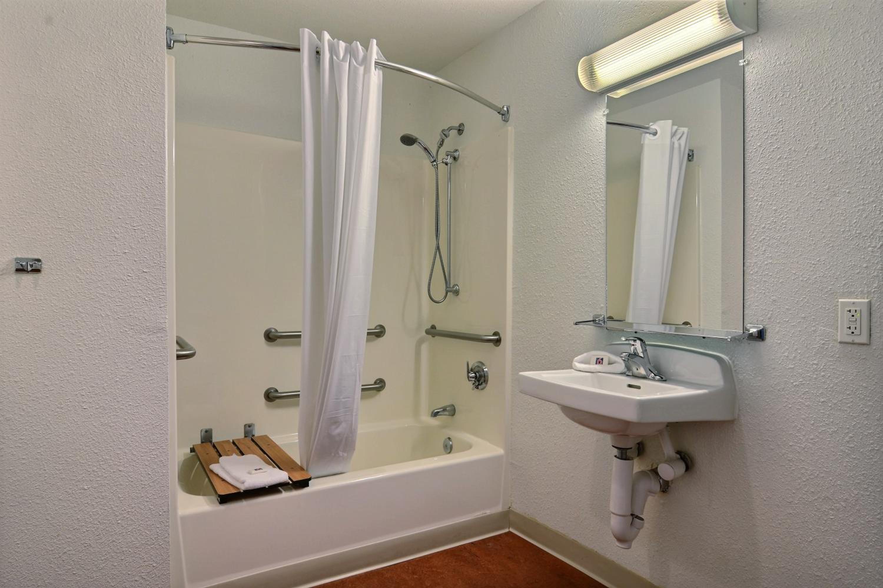 غرفة رباعية لذوي الإعاقة، Motel6 Seattle, WA - South 10/10