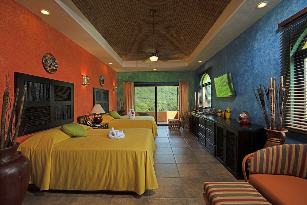 El Corazon Resort 4/48