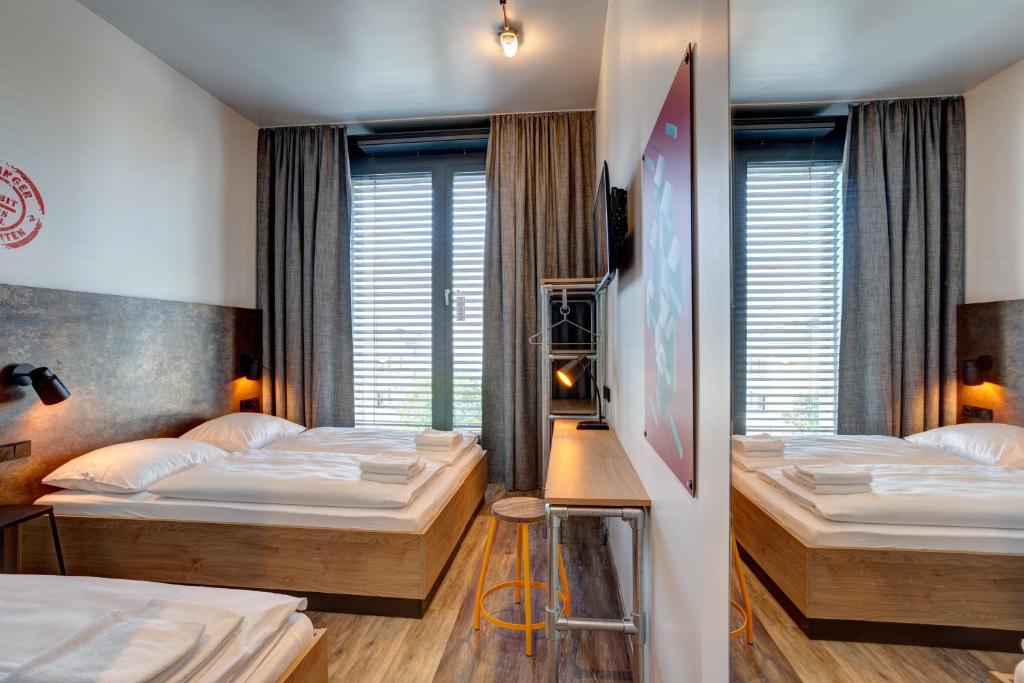 Room, Triple
