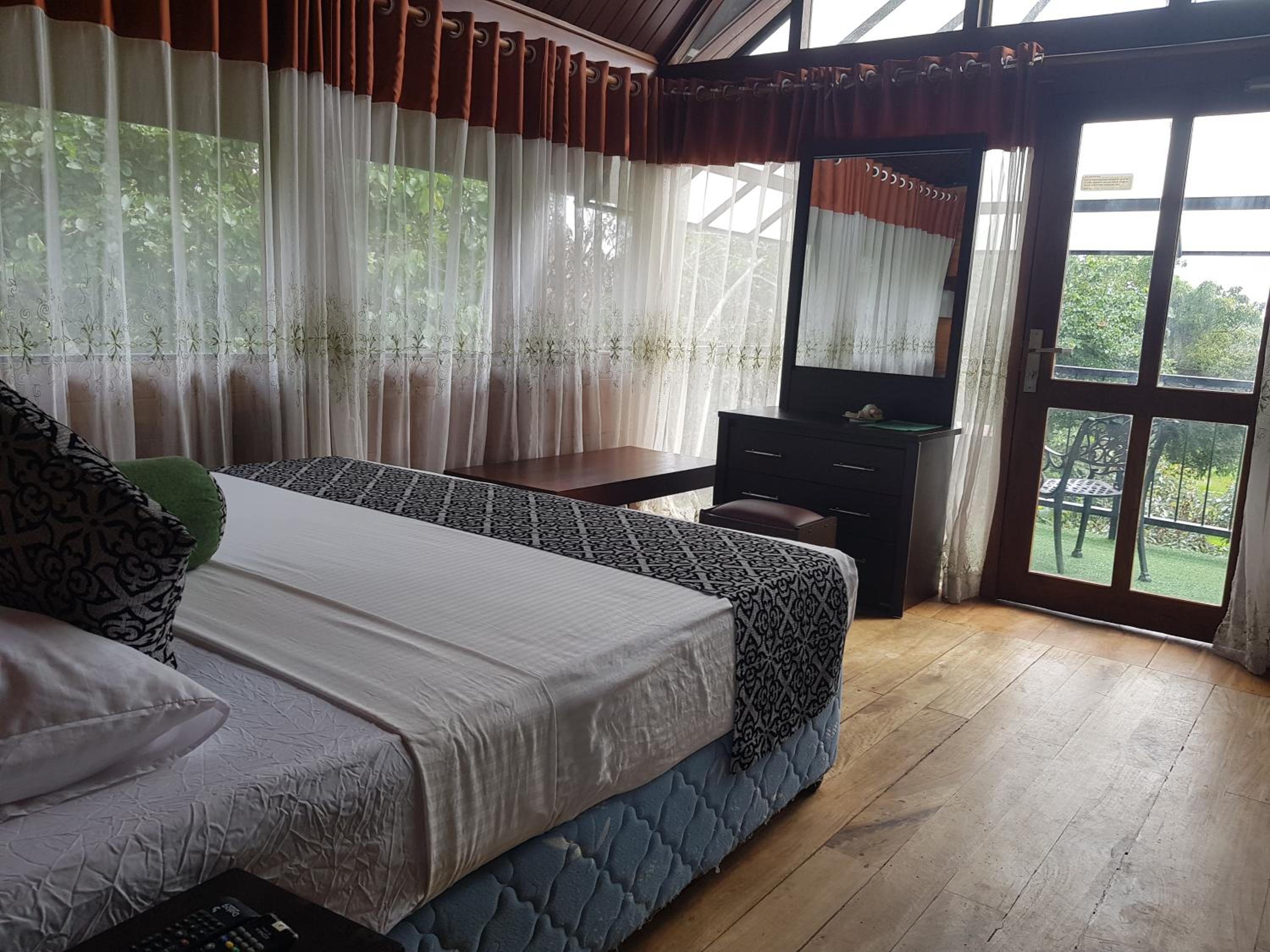 Room at Nice Place Bungalows, Kandalama