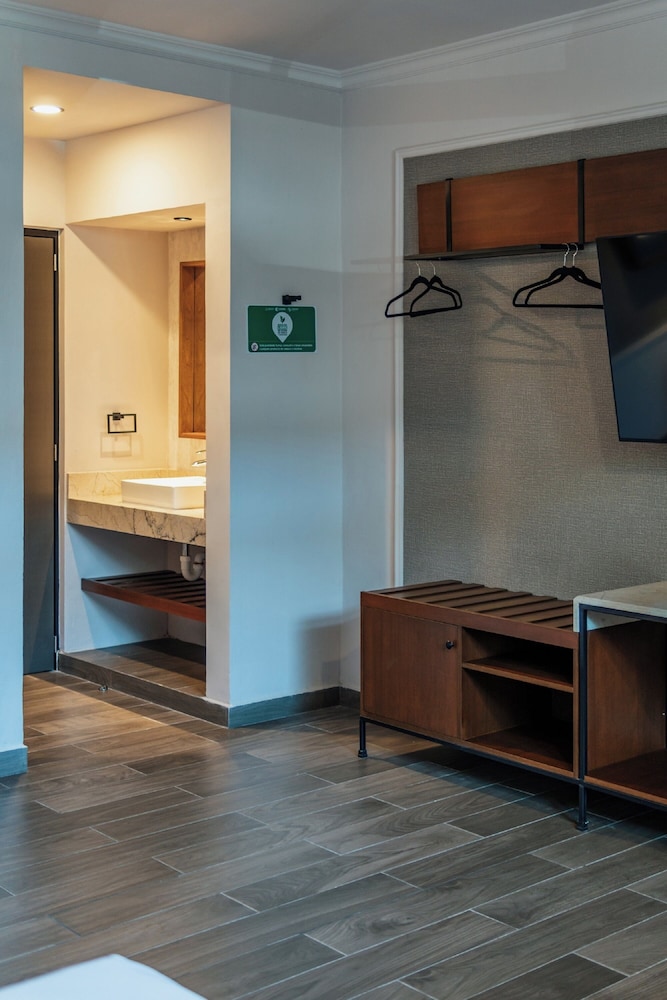 Hotel MID Project 43/58