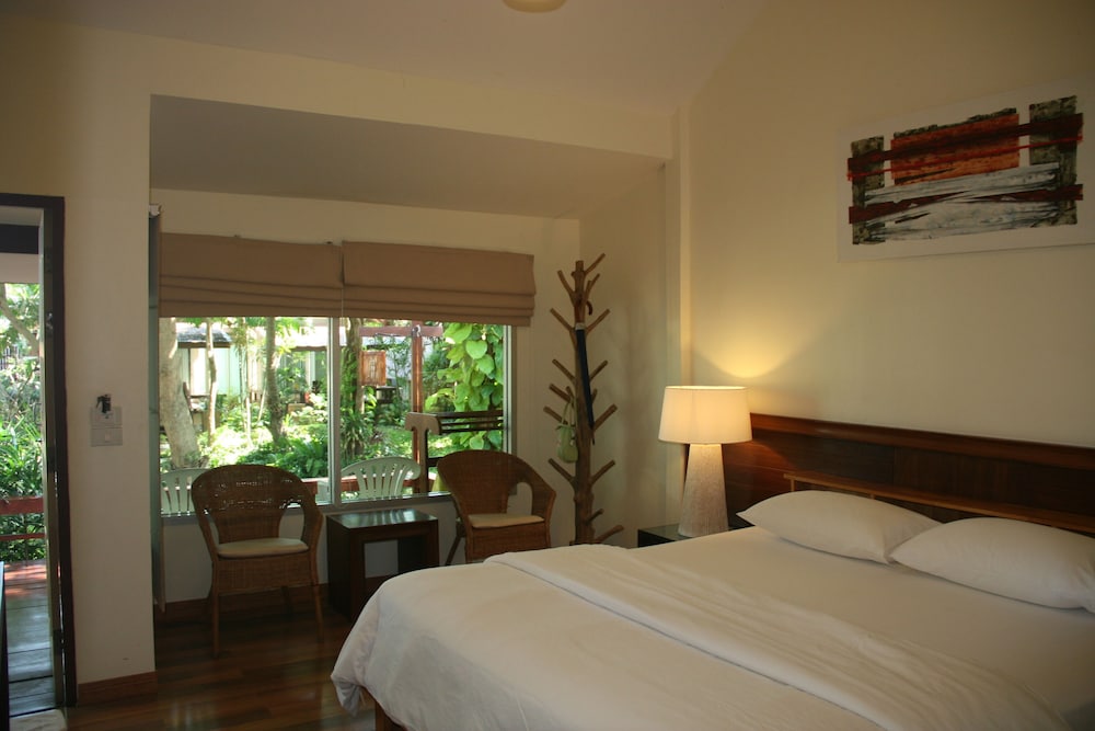 Villa, King Bed, Garden Area