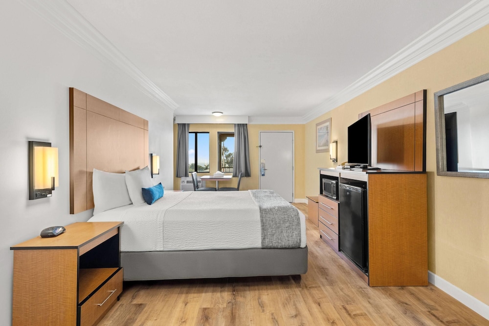 Travelodge by Wyndham San Clemente Beach 16/50