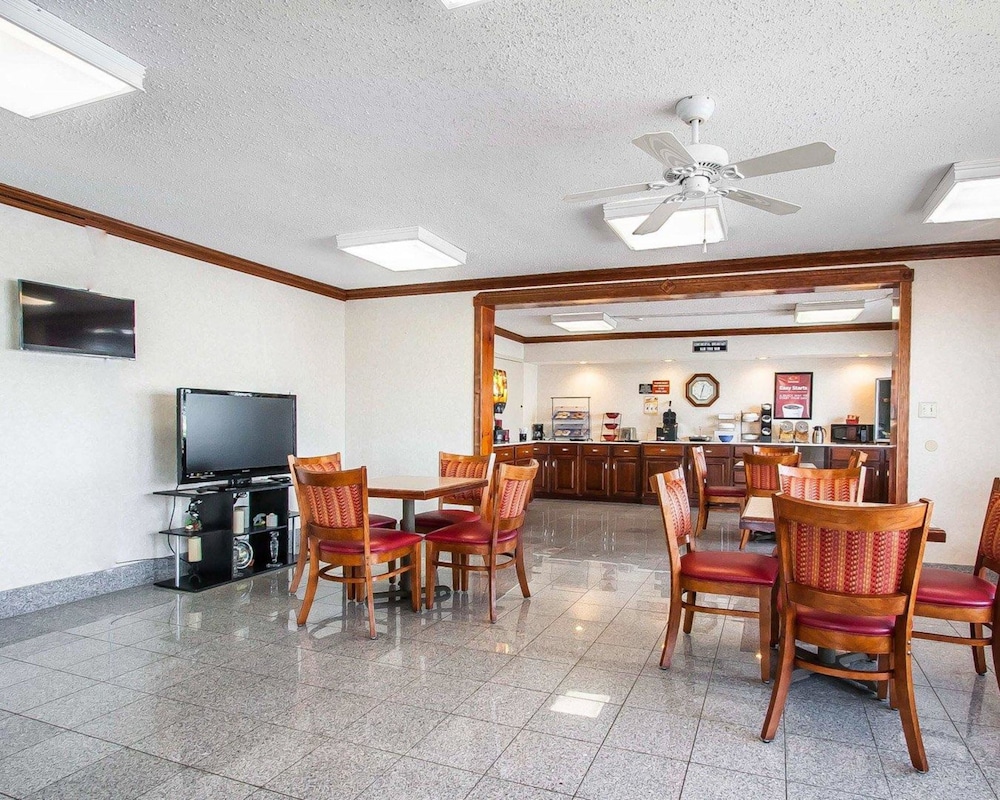 Econo Lodge Dyersburg I-155 21/27