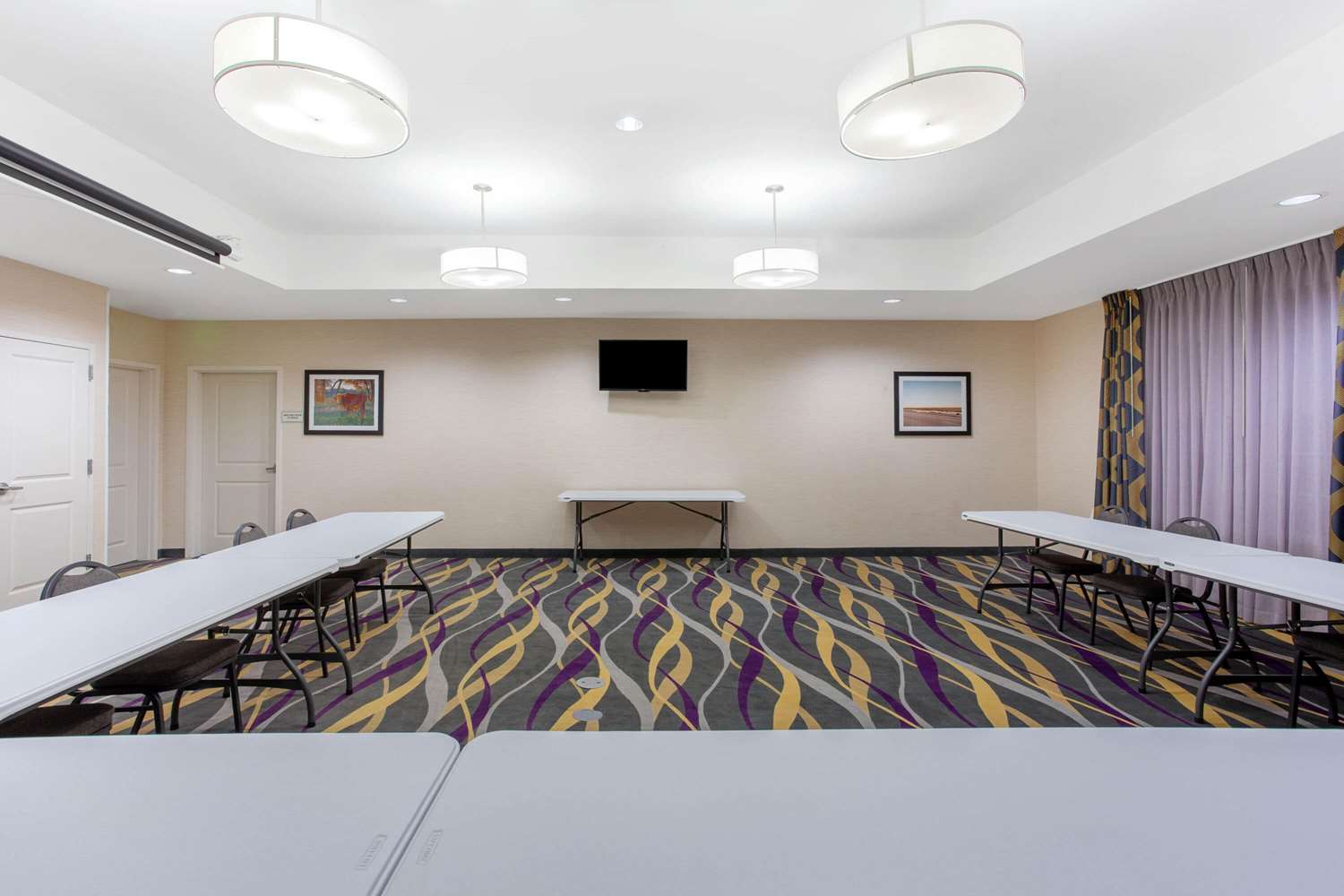 La Quinta Inn Suites Luling 17/23