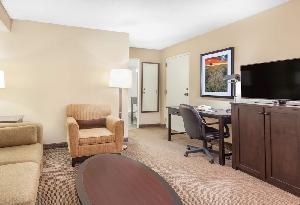 Baymont By Wyndham Red Deer 37/38